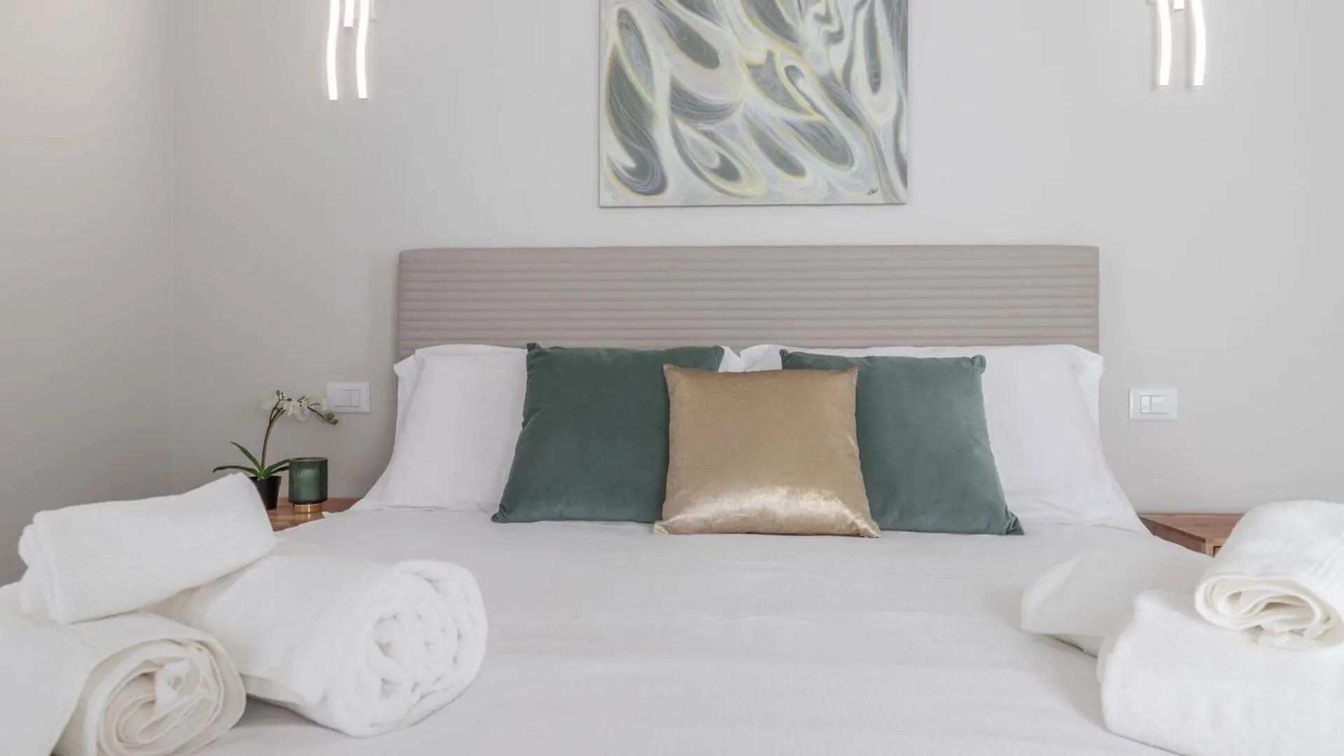 Italian Experience-Suite Leonardo Da Vinci Pavia 0*,  Italy