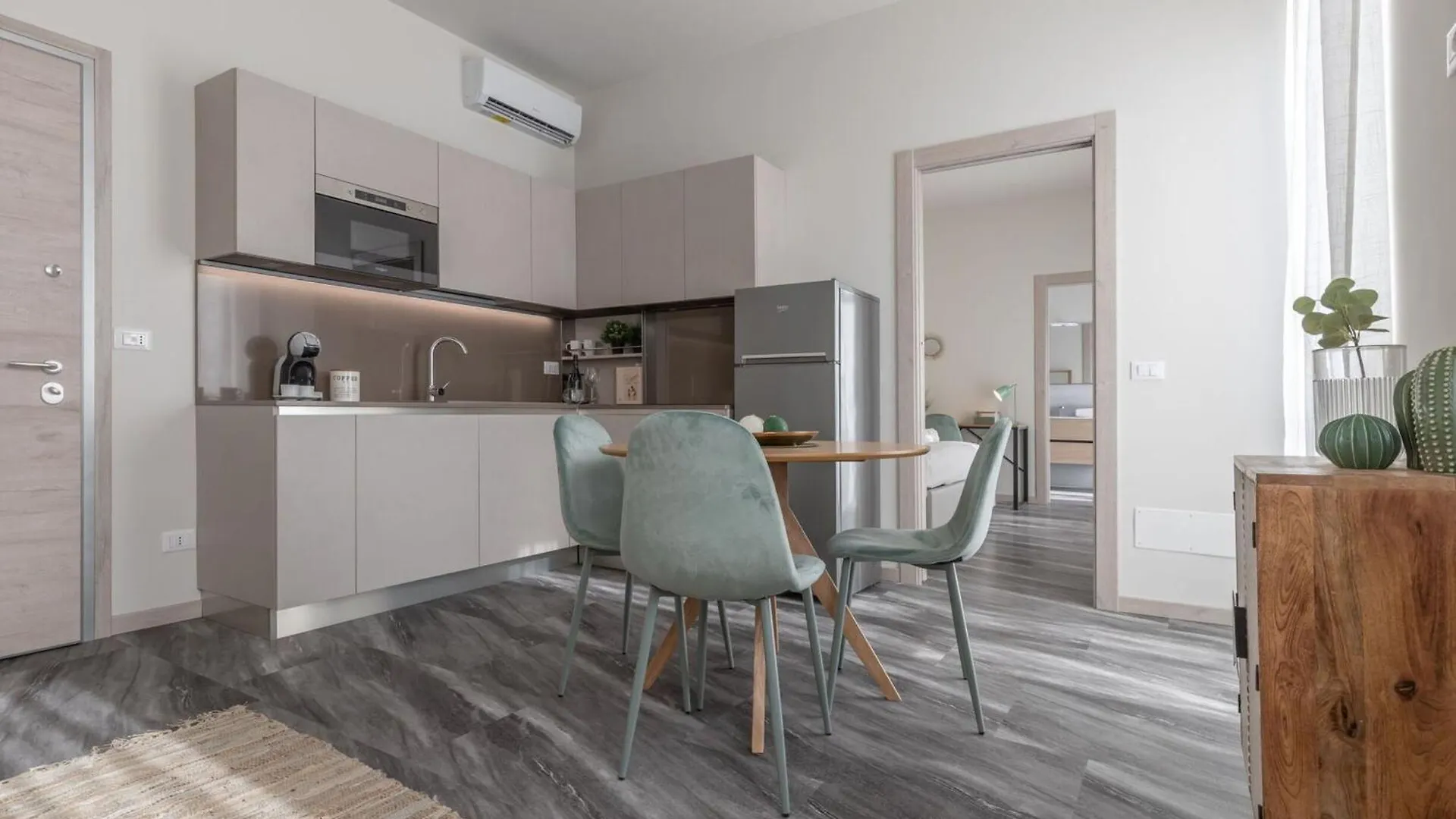 Italian Experience-Suite Leonardo Da Vinci Pavia 0*,  Italy