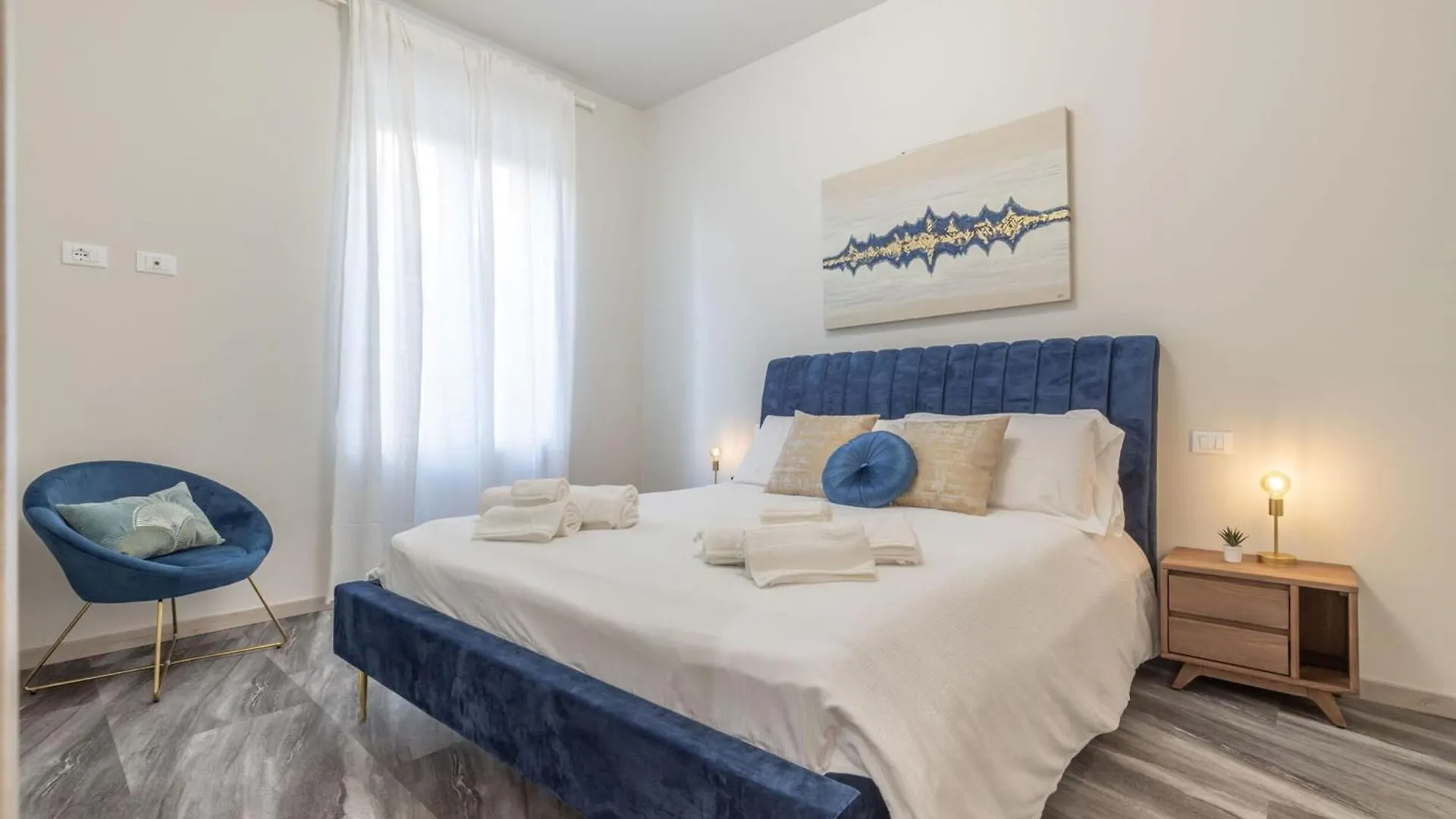 Italian Experience-Suite Leonardo Da Vinci Pavia 0*,  Italy