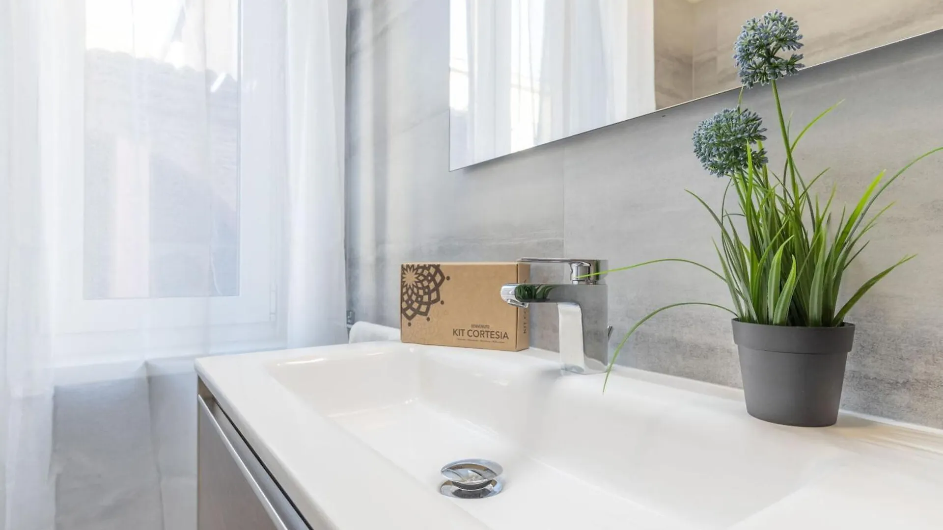 Apartment Italian Experience-Suite Leonardo Da Vinci Pavia Italy