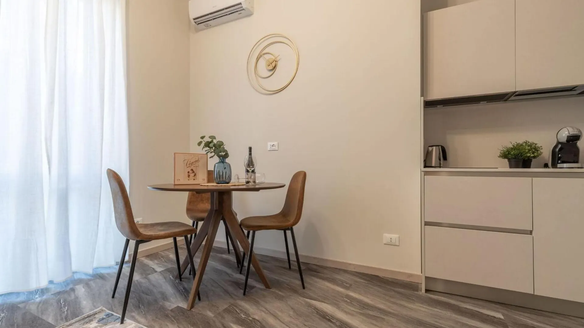 Italian Experience-Suite Leonardo Da Vinci Pavia 0*,
